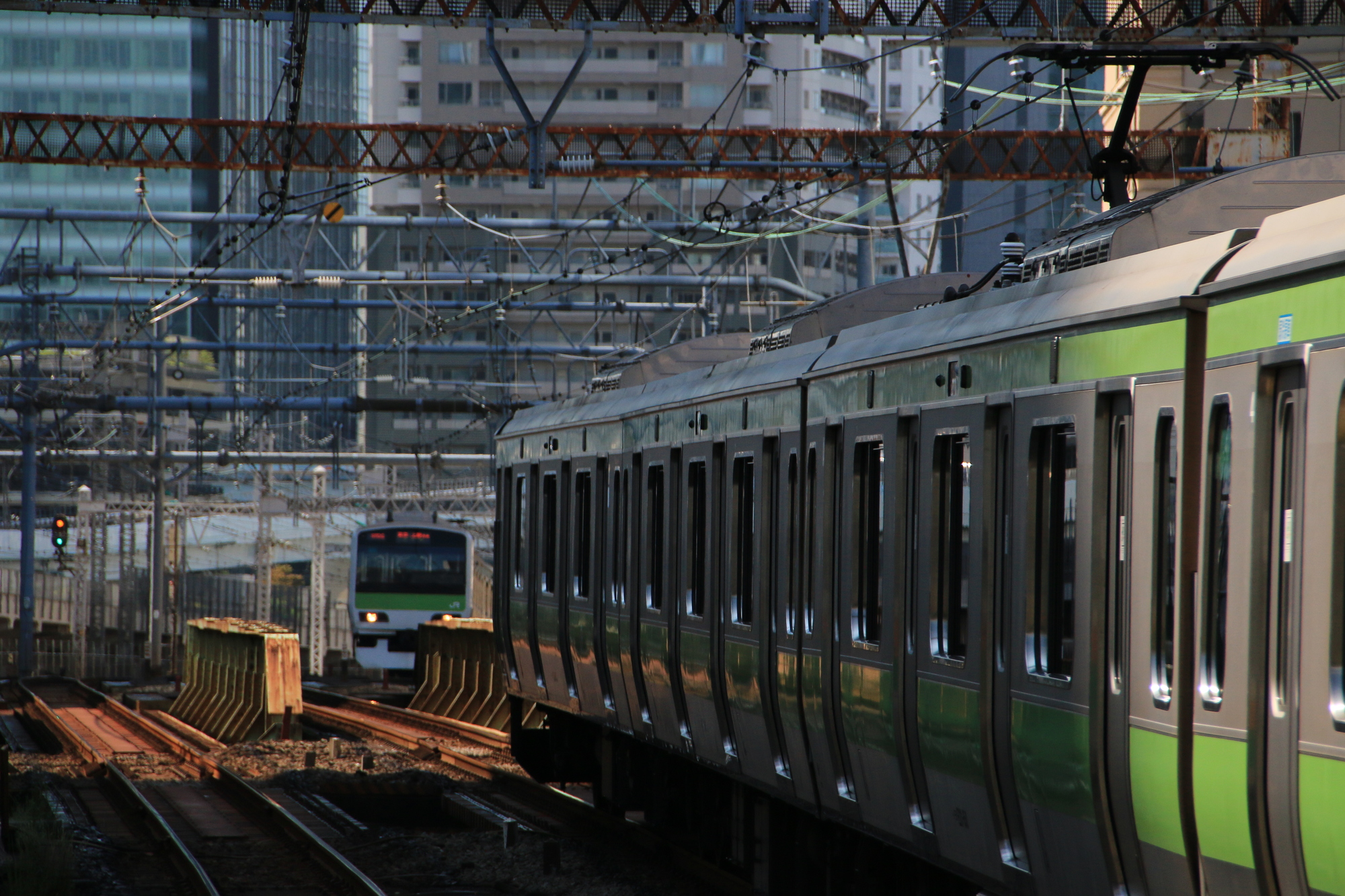 就活でストレス 電車に生卵を投げた男性はなぜ 軽犯罪法 で立件された シェアしたくなる法律相談所