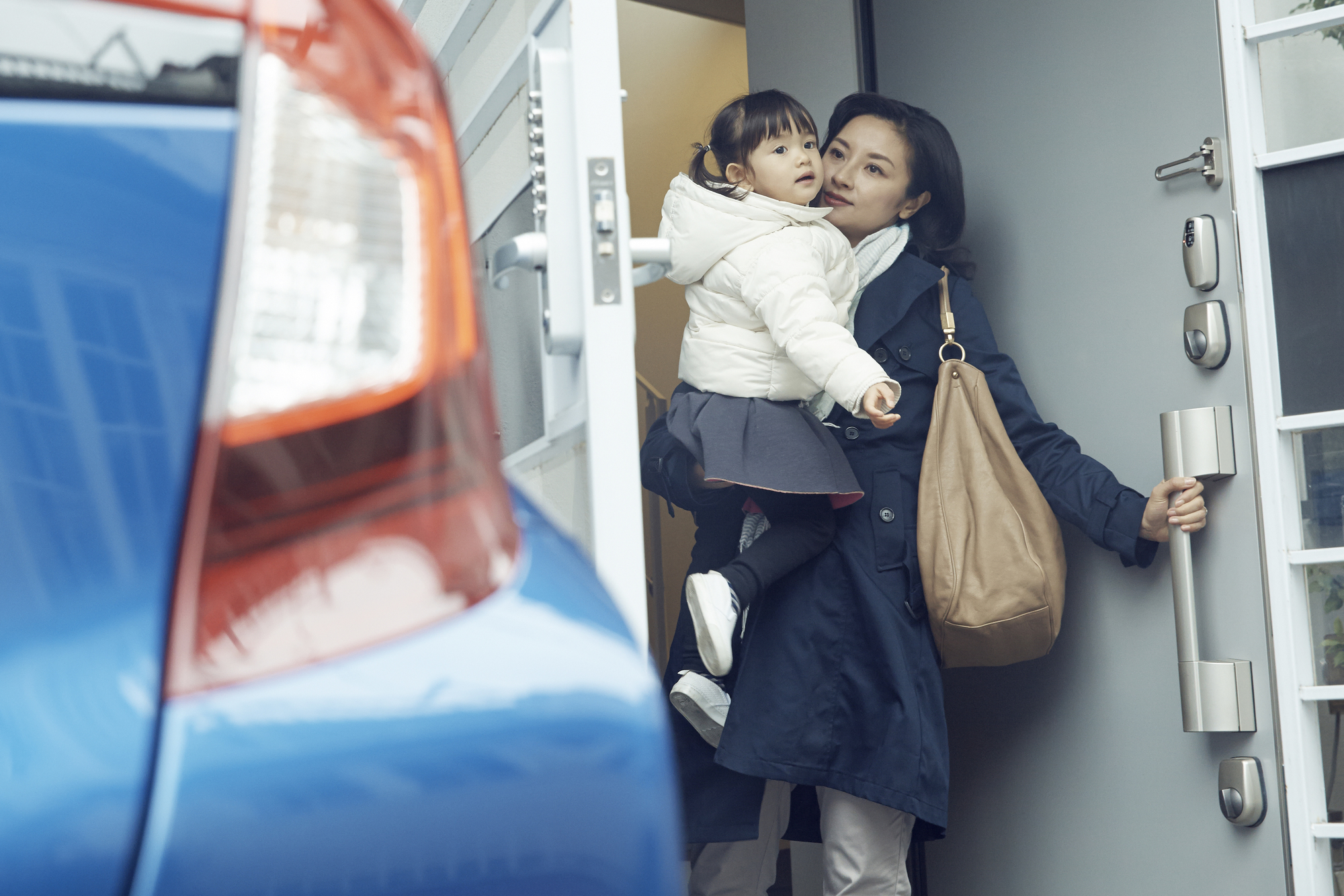 勝手に出て行った嫁と子供…婚姻費用や養育費の支払いは義務?弁護士に聞いてみた。 シェアしたくなる法律相談所 勝手に出て行った嫁と子供…婚姻費用や養育費の支払いは義務?弁護士に聞いてみた。 シェアしたくなる法律相談所
